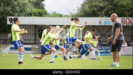 Wheatsheaf Park, Staines, UK. 17. Juli 2016. FA Womens Super League 1. Ladies Chelsea gegen Arsenal Ladies. Chelsea Ladies Aufwärmen vor dem Spiel Credit: Action Plus Sport/Alamy Live News Stockfoto