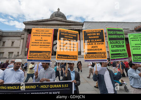 London, UK.  17. Juli 2016.  Mitglieder der sunnitischen Bewegung sammeln auf dem Trafalgar Square zum protest gegen Gräueltaten, die von Islamisten. Bildnachweis: Stephen Chung / Alamy Live News Stockfoto