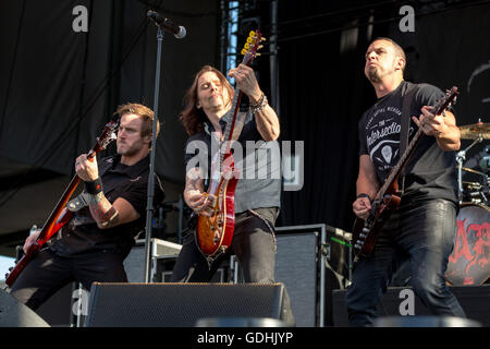 Chicago, Illinois, USA. 16. Juli 2016. BRIAN MARSHALL, MYLES KENNEDY und MARK TREMONTI von Alter Bridge führen live im Toyota Park in Chicago Open Air-Musik-Festival in Chicago, Illinois Credit: Daniel DeSlover/ZUMA Draht/Alamy Live News Stockfoto