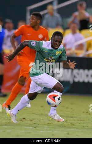 St. Petersburg, Florida, USA. 16. Juli 2016. Tampa Bay Rowdies Mittelfeldspieler Freddy Adu (9) in Aktion gegen Puerto Rico FC während eines NASL-Spiel im Al Lang Stadion am 16. Juli 2016 in St. Petersburg, Florida.ZUMA Presse/Scott A. Miller © Scott A. Miller/ZUMA Draht/Alamy Live News Stockfoto