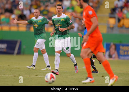 St. Petersburg, Florida, USA. 16. Juli 2016. Tampa Bay Rowdies vorwärts Georgi Hristov (10) in Aktion gegen Puerto Rico FC während eines NASL-Spiel im Al Lang Stadion am 16. Juli 2016 in St. Petersburg, Florida.ZUMA Presse/Scott A. Miller © Scott A. Miller/ZUMA Draht/Alamy Live News Stockfoto