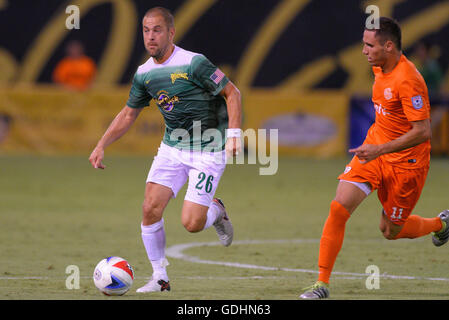 St. Petersburg, Florida, USA. 16. Juli 2016. Tampa Bay Rowdies Mittelfeldspieler Joe Cole (26) in Aktion gegen Puerto Rico FC während eines NASL-Spiel im Al Lang Stadion am 16. Juli 2016 in St. Petersburg, Florida.ZUMA Presse/Scott A. Miller © Scott A. Miller/ZUMA Draht/Alamy Live News Stockfoto