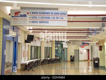 Cleveland, Ohio, USA. 16. Juli 2016. Direktionale Beschilderung in der Quicken Loans Arena in Cleveland, Ohio, Website der Republican National Convention 2016 am Samstag, den 17. Juli, 2016.Credit: Ron Sachs/CNP. © Ron Sachs/CNP/ZUMA Draht/Alamy Live-Nachrichten Stockfoto