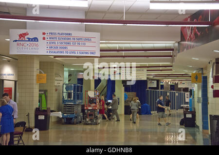 Cleveland, Ohio, USA. 16. Juli 2016. Direktionale Beschilderung in der Quicken Loans Arena in Cleveland, Ohio, Website der Republican National Convention 2016 am Samstag, den 17. Juli, 2016.Credit: Ron Sachs/CNP. © Ron Sachs/CNP/ZUMA Draht/Alamy Live-Nachrichten Stockfoto