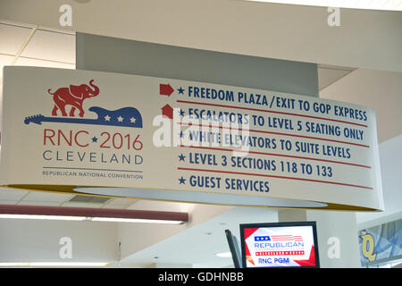 Cleveland, Ohio, USA. 16. Juli 2016. Direktionale Beschilderung in der Quicken Loans Arena in Cleveland, Ohio, Website der Republican National Convention 2016 am Samstag, den 17. Juli, 2016.Credit: Ron Sachs/CNP. © Ron Sachs/CNP/ZUMA Draht/Alamy Live-Nachrichten Stockfoto