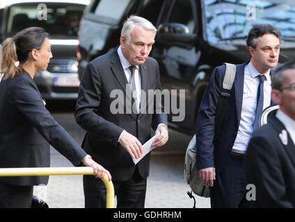 Brüssel, Belgien. 18. Juli 2016. Jean-Marc Ayrault französischer Minister für auswärtige Angelegenheiten kommt auf der Tagung des Rates für auswärtige Angelegenheiten des Europäischen Rates stattfindet. Bildnachweis: Leonardo Hugo Cavallo/Alamy Live-Nachrichten Stockfoto