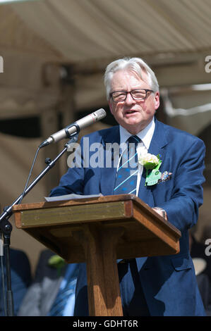 Llanelwedd, Powys, UK. 18. Juli 2016. Herrn Daffydd Ellis-Thomas MP öffnet The Royal Welsh Agricultural Show, 2016. Die Royal Welsh Show wird als der größte & renommiertesten Veranstaltung ihrer Art in Europa gefeiert. Mehr als 240.000 Besucher werden in dieser Woche über die viertägige Show Zeitraum erwartet. Bildnachweis: Graham M. Lawrence/Alamy Live-Nachrichten Stockfoto