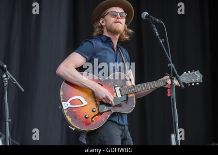 Southwold, UK. 17. Juli 2015. Wesley Schultz von The Lumineers führt auf Latitude Festival am Henham Parkgrundstück am 17. Juli 2016 in Southwold, England. Bildnachweis: Michael Jamison/Alamy Live-Nachrichten Stockfoto
