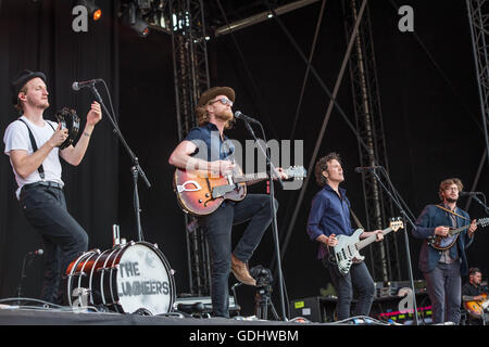 Southwold, UK. 17. Juli 2015. Die Lumineers führt auf der Bühne beim Latitude Festival in Henham Parkgrundstück am 17. Juli 2016 in Southwold, England. Bildnachweis: Michael Jamison/Alamy Live-Nachrichten Stockfoto