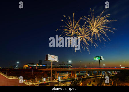 Anaheim, JUL 16: Schöne Feuerwerk Angel Stadium sah im schönen Anaheim Regional Intermodal Transit Center am JUL 16, Stockfoto