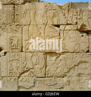 Geographie / Reisen, Ägypten, Abydos, Gebäude, Tempel von Sethos i., Detail: Relief an Wand, Außenansicht, Stockfoto