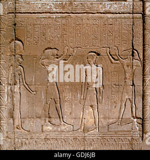 Geographie / Reisen, Ägypten, Esna, Gebäude, Chnum-Tempel, Detail: Relief, Außenansicht, Stockfoto