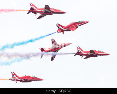 LEEUWARDEN, Niederlande - 10. Juni 2016: Royal Air Force Red Arrows Durchführung der niederländischen Luftwaffe Open House am 10. Juni 2016 bei Lee Stockfoto