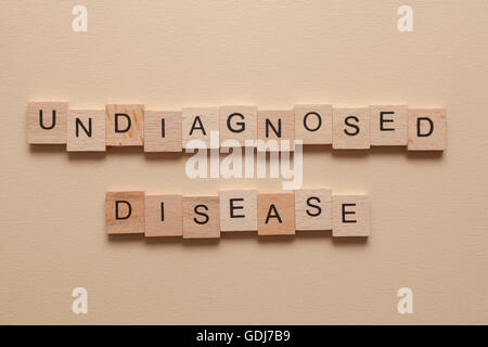 Die Wort nicht diagnostizierten Krankheit gebildet mit Holzbuchstaben Stockfoto