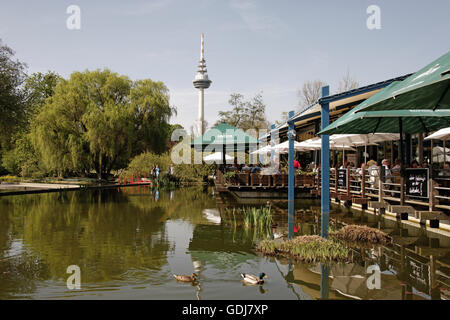 Geographie/Reisen, Deutschland, Baden-Württemberg, Mannheim, Luisenpark, Frühling, Garten, Restaurant, TV Tower, Additional-Rights - Clearance-Info - Not-Available Stockfoto