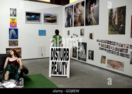 Arles, Frankreich. Les Ateliers (Alter Fabrikgebäude benannt, um ein fotografisches Museum). Discovery Award Teil. Stockfoto