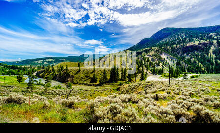 Nicola Fluss schlängelt sich durch die Lower Nicola Valley zu den Fraser River von Merritt Spences Bridge in Britisch-Kolumbien, Stockfoto