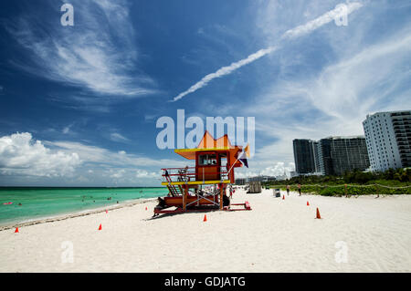 Bademeister Stand am Südstrand, 24th Street, entworfen von William Lane - Miami, Florida Stockfoto