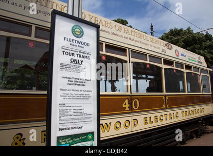 Vintage Tour Trams, Trolleybus, Trolleybusse oder Straßenbahn am Tramsonntag fand in der Küstenstadt Fleetwood, Lancashire, Großbritannien, ein Festival des Verkehrs statt Stockfoto