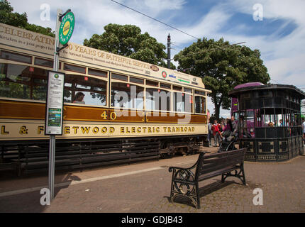 Vintage Tour Trams, Trolleybus, Trolleybusse oder Straßenbahn am Tramsonntag fand in der Küstenstadt Fleetwood, Lancashire, Großbritannien, ein Festival des Verkehrs statt Stockfoto