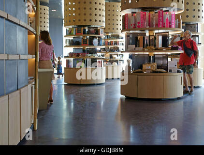 La Cite du Vin Wein Museum, Bordeaux, Frankreich: Souvenir-Shop Stockfoto