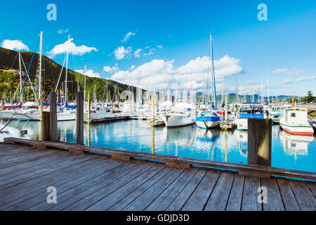 Späten Nachmittag Bild Waikawa Marina in der Nähe von Picton, Marlborough, Neuseeland. Waikawa Bay öffnet sich Queen Charlotte Sound Stockfoto