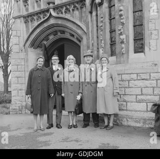 Traditionelle kirchliche Trauung von Herrn & Frau White (Herr William White) c 1960. Foto von Tony Henshaw Stockfoto