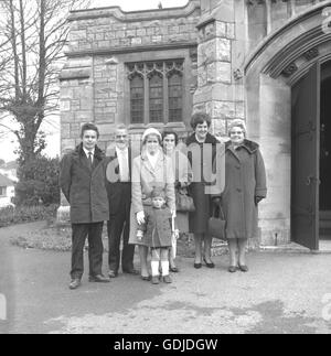 Traditionelle kirchliche Trauung von Herrn & Frau White (Herr William White) c 1960. Foto von Tony Henshaw Stockfoto