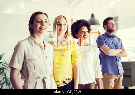 gerne kreativ-Team im Büro Stockfoto