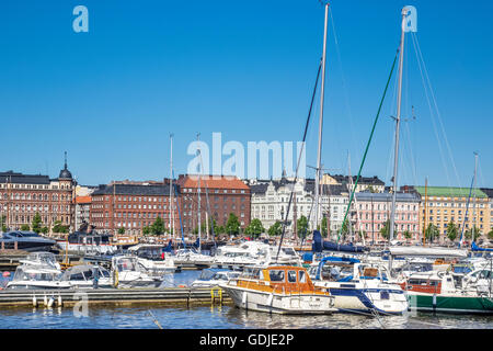 Marina und The Pohjoisranta St. Gebäude hinter Helsinki Finnland Stockfoto