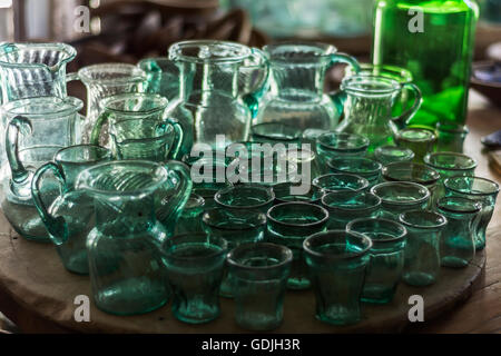 Vintage Glaswaren Gläser, Gläser, Flaschen Stockfoto