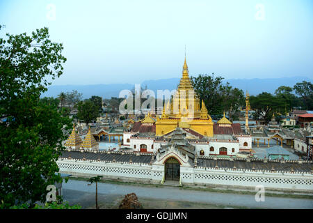 die Yadana Man Aung Pagode in der Stadt Nyaungshwe auf dem Inle-See in der Shan-Staat im Osten von Myanmar in Südostasien. Stockfoto