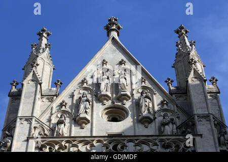 Statue des Heiligen vom Westportal der gotischen Kirche Maria am Gestade in Wien 10. Oktober 2014. Stockfoto