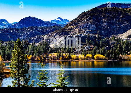 Silver Lake entlang California Highway 158 Juni See Schleife in der östlichen Sierra Nevada Stockfoto