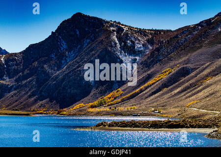 Fischer bei Grant Lake California Highway 158 June Lake loop in der östlichen Sierra Nevada Stockfoto