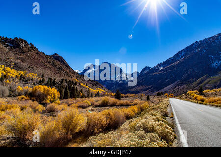 entlang der California Highway 158 June Lake loop in der östlichen Sierra Nevada Stockfoto