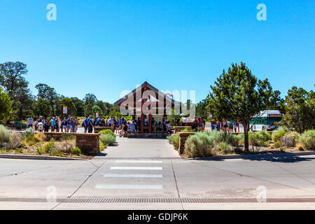 Der Shuttle-Bus terminal am Grand Canyon National Park South Rim Stockfoto