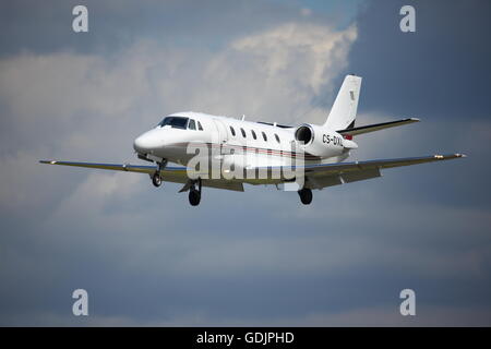 Cessna 560XL Citation XLS Landung in Farnborough Airport, Großbritannien Stockfoto