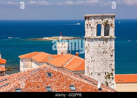 Blick vom Glockenturm zum Glockenturm in Porec, Kroatien Stockfoto