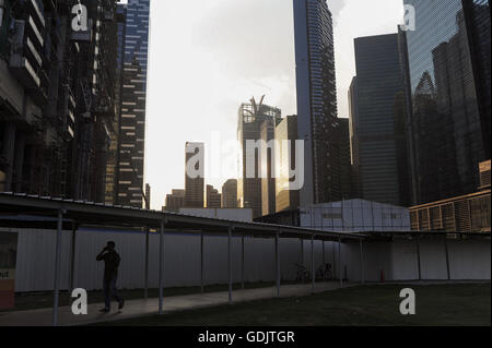 Singapur, 16. Juli 2016. Ein Blick auf die Skyline von Singapur Bankenviertel an der Marina Bay. Stockfoto