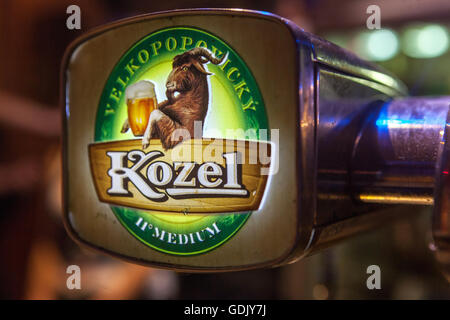 Das tschechische Bier, Marke Kozel, Velkopopovicky kozel Stockfoto