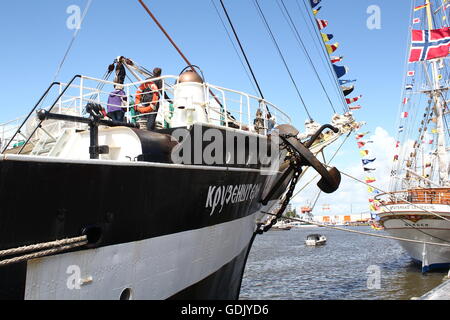 Bogen des russischen hoch versenden Krusenschtern Delfsail Sailing Event Juli 2016. Stockfoto