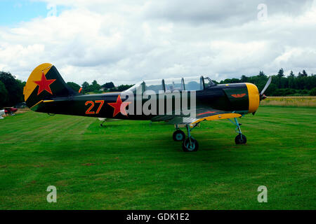 (ЯК-52) JAKOWLEW JAK 52 (27), SOWJETISCHE ANFÄNGERSCHULFLUGZEUG G-YAKX. Stockfoto