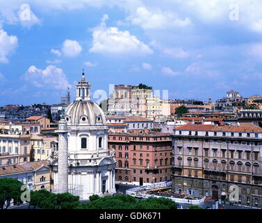 Geographie / Reisen, Italien, Rom, Aussicht auf die Stadt vom Capitol auf Trajanssäule und Kirche Santissimo Nome di Maria Stockfoto