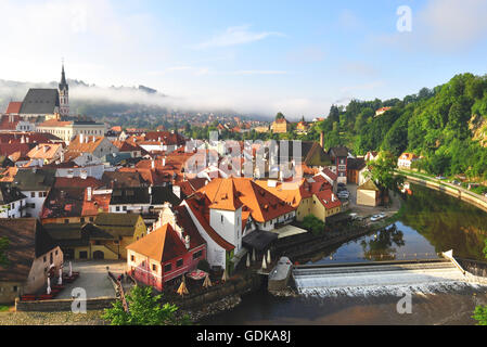 CESKY KRUMLOV, Tschechische Republik - 1. AUGUST: Panorama von Cesky Krumlov Altstadt am 1. August 2014. Stockfoto