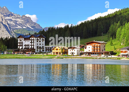 MISURINA, Italien - Juli 12: Ansicht von Misurina See im Veneto, Italien am 12. Juli 2014. Stockfoto