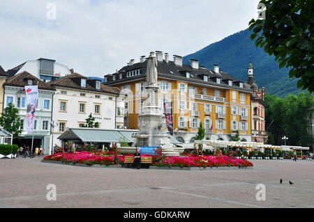 Bozen, Italien - 20 Juli: Blick auf eine Stadt Quadrat von Bozen, Italien am 20. Juli 2014. Stockfoto