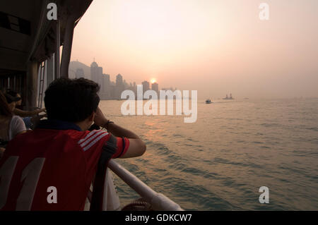 Sonnenuntergang vom Star Ferry, Hongkong, China, Asien Stockfoto