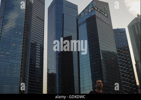 Singapur, 16. Juli 2016. Ein Blick auf Singapurs Bankenviertel an der Marina Bay. Stockfoto