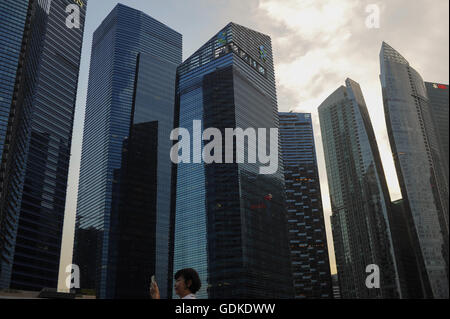 Singapur, 16. Juli 2016. Ein Blick auf Singapurs Bankenviertel an der Marina Bay. Stockfoto